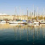 Hotel V *