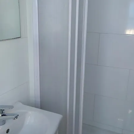 V Hotel *