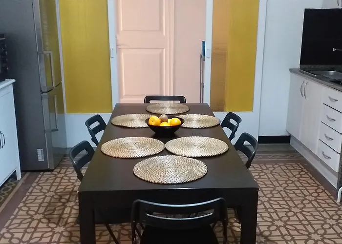 V Hotel *